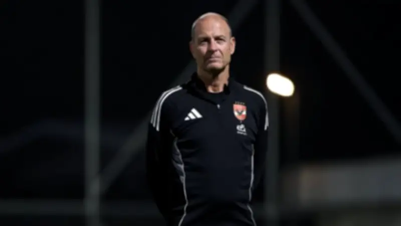 اجتماع عاجل في الأهلي: منصور وعبد الحفيظ يلتقيان توروب لمناقشة أسباب التراجع