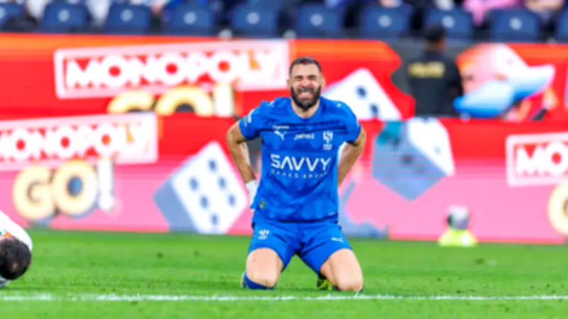 إصابة جديدة تعكر صفو بنزيما في الهلال.. وتوقعات بالمشاركة أمام الفتح