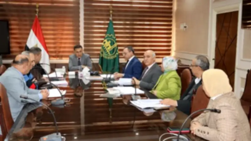 محافظ القليوبية يترأس اجتماع لجنة القيادات لتجديد الوظائف التنفيذية والخدمية