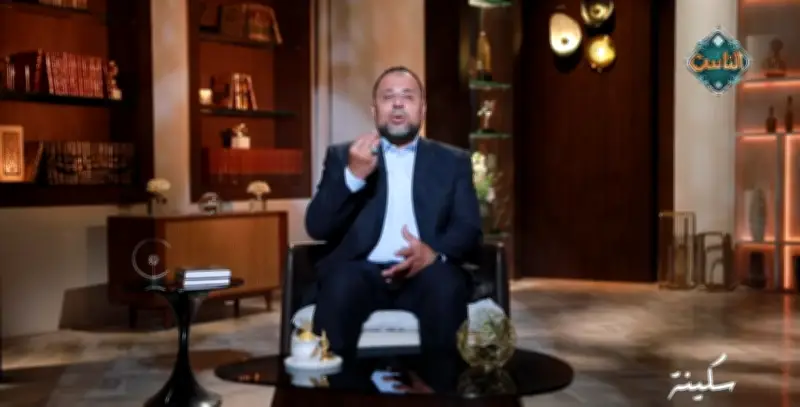 كيف يصل الإنسان إلى السكينة وسط صراعات الحياة؟ عالم بالأوقاف يرد