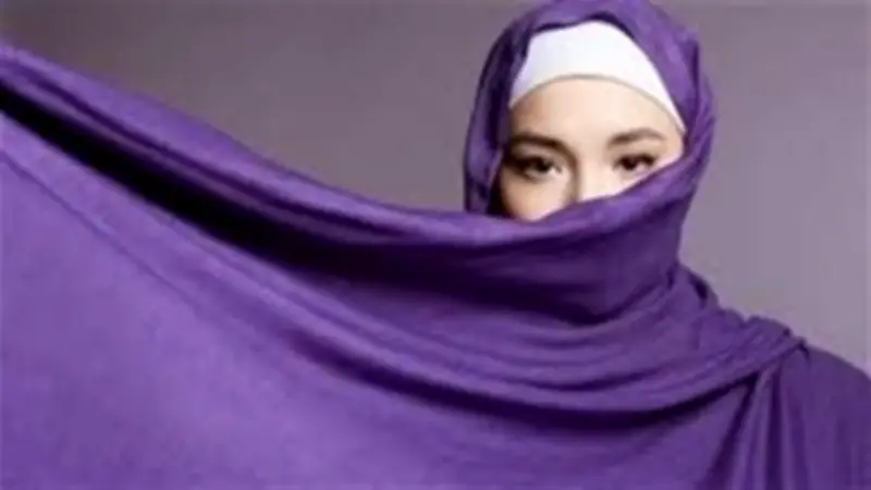 تفسير حلم ارتداء الحجاب في المنام: رموز الاستقرار المادي والروحي