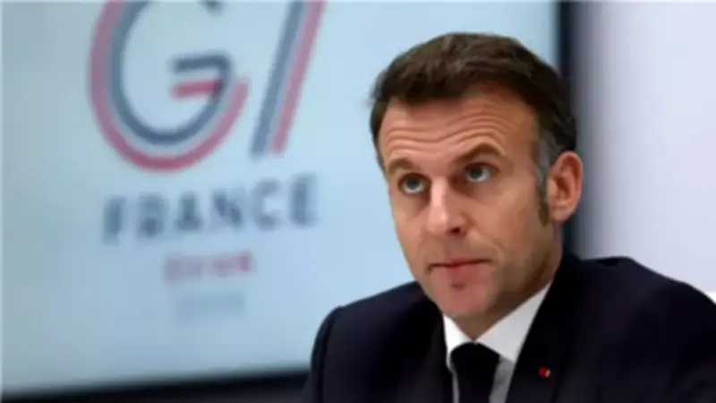 ماكرون يحث حزب الله على وقف هجماته على إسرائيل ويحذر من التصعيد في لبنان