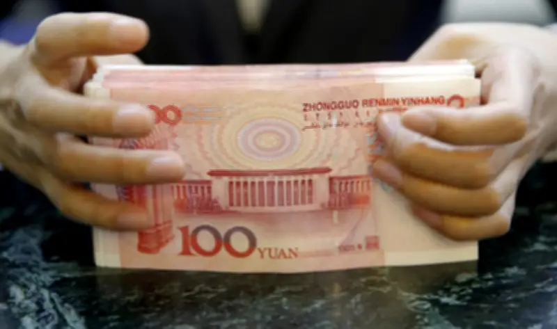 بنك الشعب الصيني يوسع مرونة سعر اليوان وسط اضطرابات الأسواق العالمية