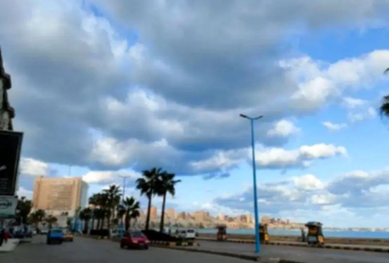 شبورة وأمطار ورياح على هذه المناطق.. تعرف على تفاصيل حالة الطقس اليوم