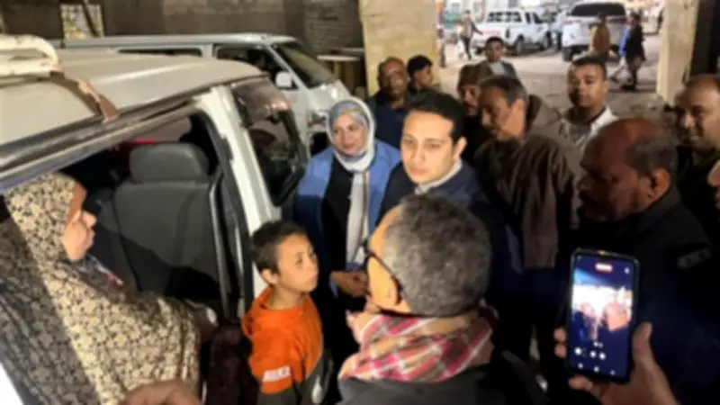 نائب محافظ الفيوم يتفقد مواقف السيارات ومحطات الوقود للتأكد من الالتزام بالتعريفة الجديدة