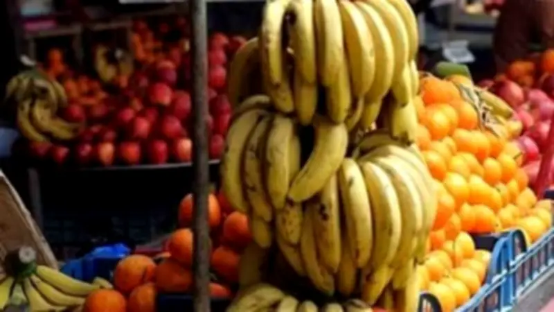 ارتفاع أسعار البرتقال وانخفاض الجوافة والفراولة في سوق العبور اليوم
