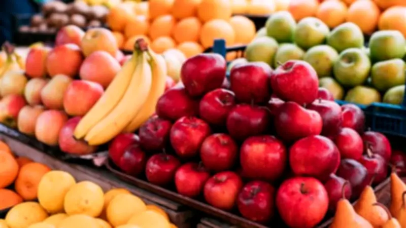 فواكه طبيعية تعيد إشراقة البشرة قبل عيد الفطر: نصائح خبراء التغذية