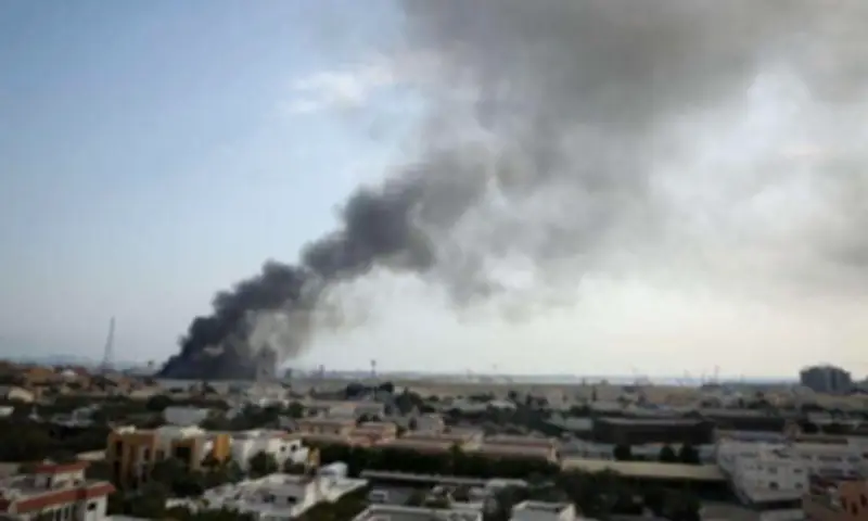 رويترز: تصاعد الدخان بمحيط مطار البحرين يثير قلق المسافرين والسلطات