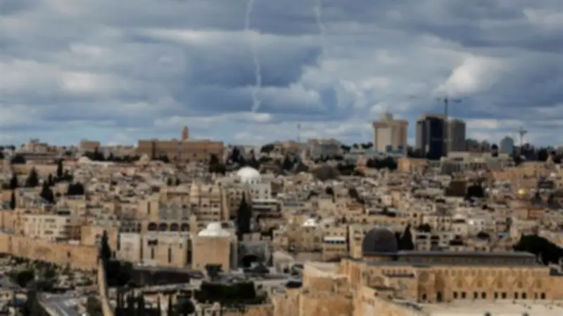 انفجارات تهز القدس بعد إطلاق صواريخ إيرانية وتصعيد عسكري في المنطقة