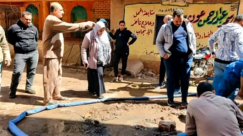 رئيس مياه السنطة يتفقد إصلاح عطل الصرف الصحي بقرية الرجبية في الغربية