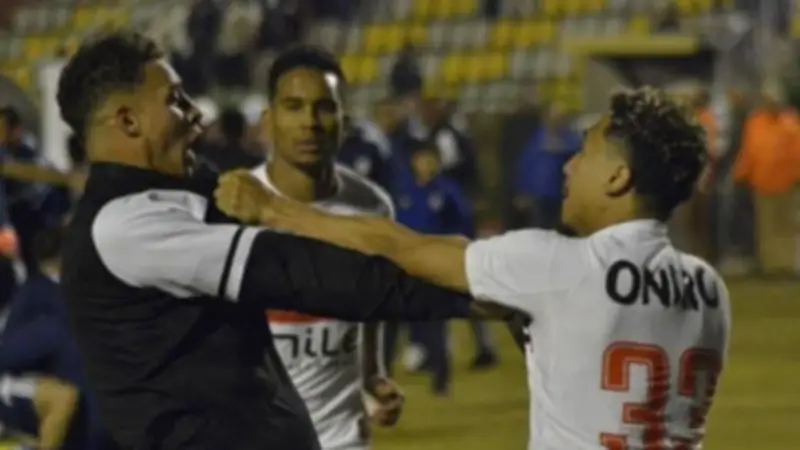 خناقة مثيرة بين بيزيرا وأقطاي تشعل مباراة الزمالك وإنبي في الدوري الممتاز