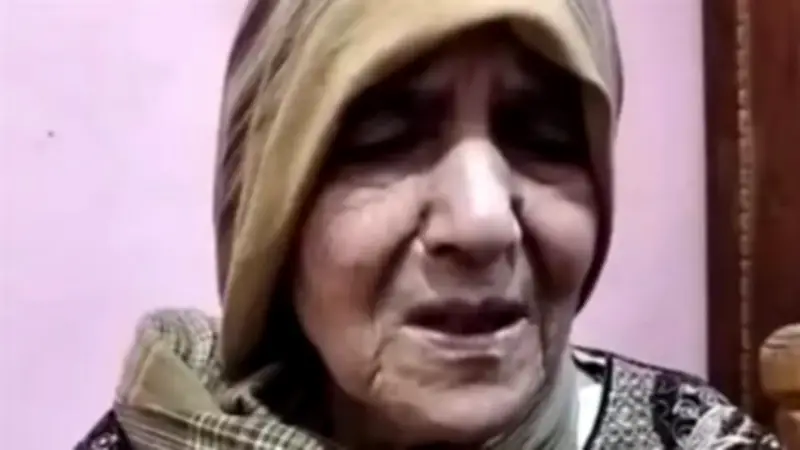 مأساة إنسانية.. مسنة مريضة تُهجر بعد تنازلها عن ممتلكاتها لابنتها بالتبني