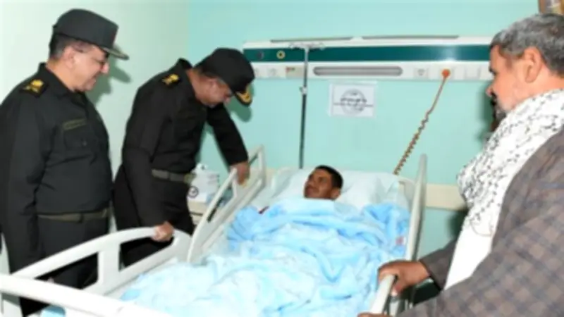 وزير الدفاع يزور مصابي القوات المسلحة بمجمع الجلاء الطبي في يوم الشهيد