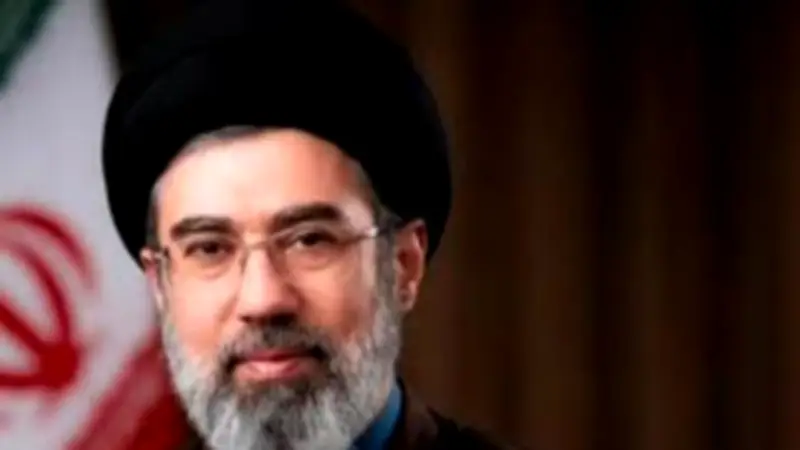 المرشد الإيراني يؤكد: استهداف القواعد الأمريكية في المنطقة ضرورة دفاعية
