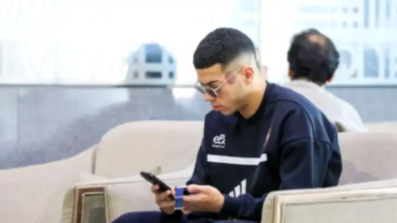 علامات الحجامة على وجه إمام عاشور تثير الجدل قبل سفر الأهلي لمواجهة الترجي