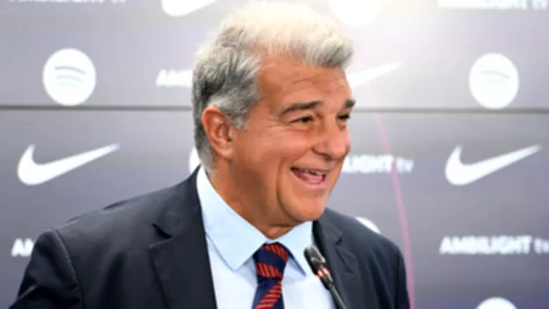 لابورتا يصف فونت بالمحتال في مناظرة انتخابية ساخنة لرئاسة برشلونة