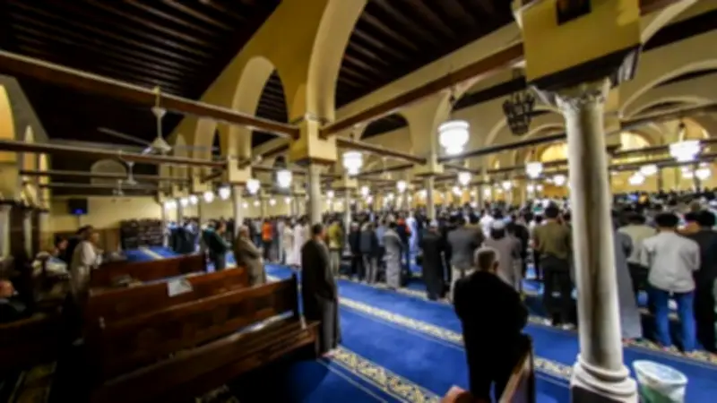 الأزهر يوضح أحكام الصلاة على الكرسي في المسجد للمرضى والمعذورين