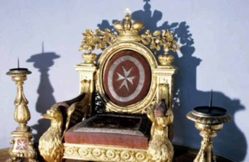 صورة تسبب في تلف عرش فرسان مالطا.. تفاصيل الحادثة المثيرة للجدل