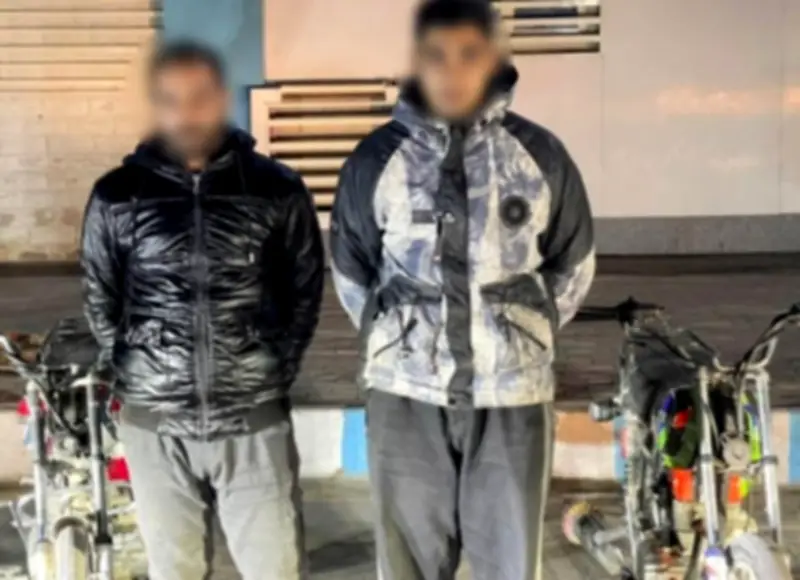 حركات استعراضية خطيرة لدراجتين ناريتين تعرض حياة المواطنين للخطر في الإسكندرية