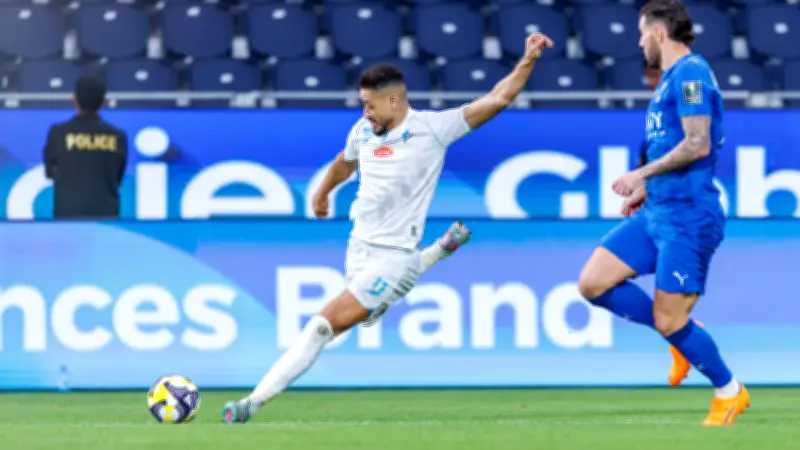 الفتح يستعيد مراد باتنا قبل مواجهة الهلال في الدوري السعودي