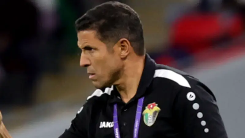 الوداد الرياضي يُغري الحسين عموتة براتب قياسي لعودته لتدريب الفريق في المغرب