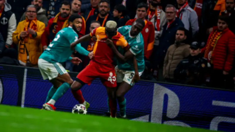 رئيس جالطة سراي يعد لاعبي الفريق بمكافأة خيالية لإقصاء ليفربول من دوري الأبطال