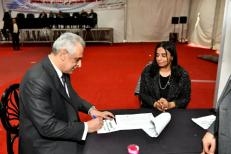 وزير الدولة للإنتاج الحربي يشارك في جولة الإعادة لانتخابات المهندسين بصوته