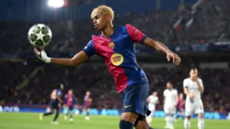 لامين يامال يعود للتدريبات مع برشلونة بعد تعافيه من نزلة البرد