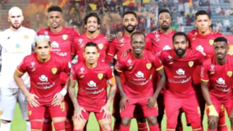 القادسية يواجه الأهلي في قمة الدوري السعودي بتشكيل قوي بقيادة رودجرز