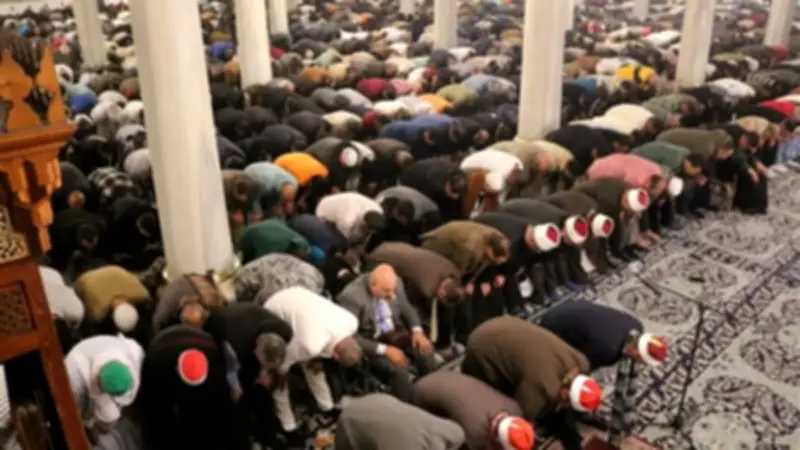 كبار القراء ونجوم دولة التلاوة يواصلون إحياء الليلة الرابعة والعشرين من رمضان في مساجد كبرى