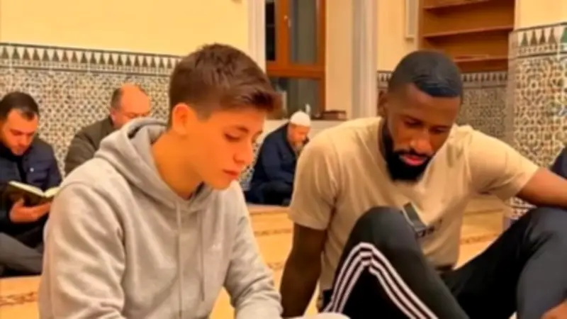 روديجير وجولر يؤدّيان صلاة الجمعة في مسجد بمدريد بعد فوز ريال مدريد التاريخي