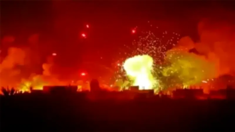 هجوم بطائرة مسيرة انتحارية يستهدف السفارة الأمريكية في بغداد وتصاعد أعمدة الدخان