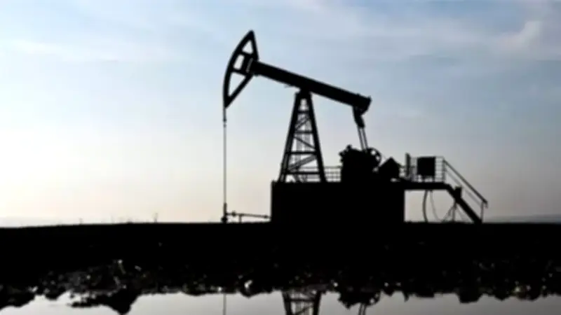 واشنطن توسع تفويض بيع النفط الروسي لمواجهة صدمة الأسعار العالمية