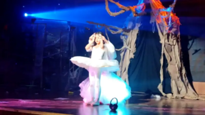 رحلة للبحث عن الذات في العرض المسرحي 'روح' بثقافة الدقهلية: استكشاف عميق للهوية والوجود