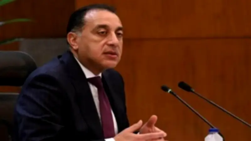 خبير دولي يحذر الحكومة: زيادة أسعار الوقود تخسركم احترام المواطنين وتضر الاقتصاد