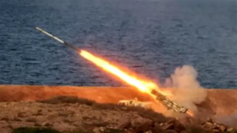 دفاعات الخليج تتصدى لموجة صواريخ وطائرات مسيرة في ظل تصاعد التوترات الإقليمية