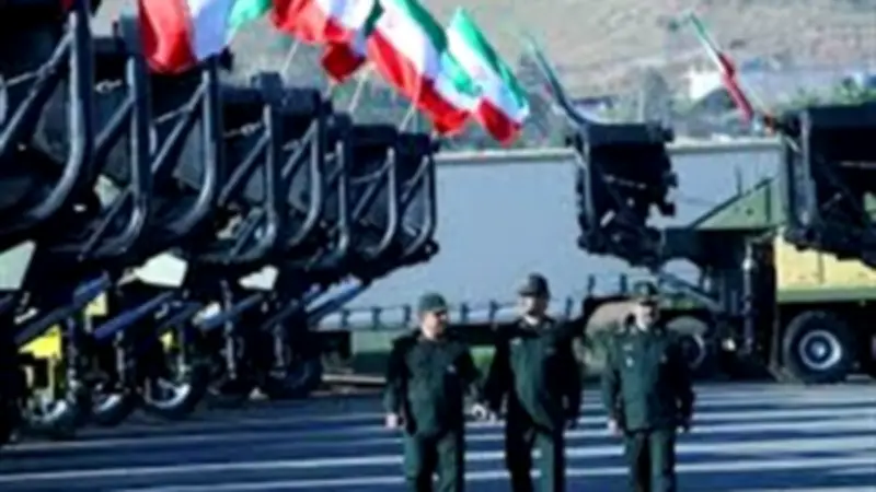 الحرس الثوري يعلن استهداف القواعد الأمريكية بصواريخه ومسيراته البحرية