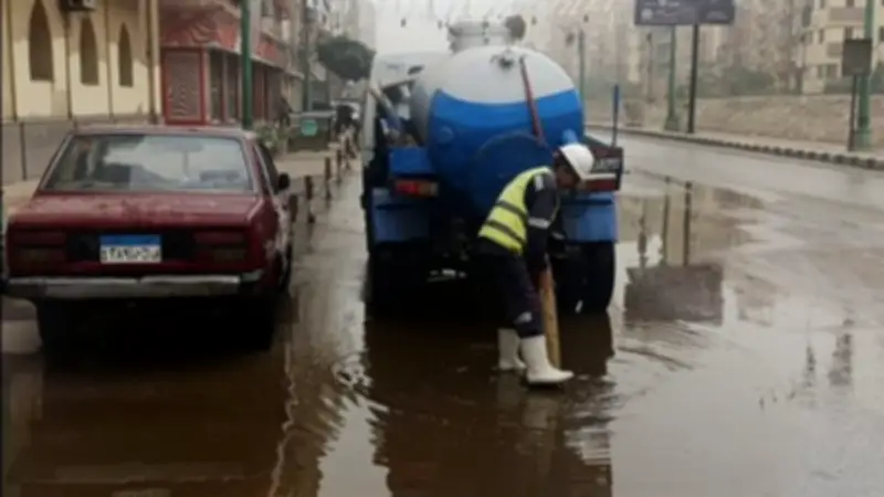 أسيوط تتعامل مع الأمطار الغزيرة بتكثيف جهود شفط المياه وتفعيل غرف العمليات