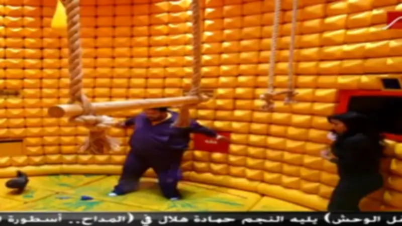 كارولين عزمي تتعرض لمقلب مرعب في برنامج رامز ليفل الوحش وتصرخ عند رؤية الفراخ