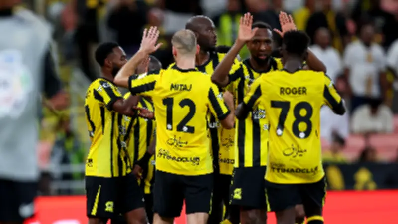 الرياض يسخر من الاتحاد بعد الفوز.. وفضيحة العميد تتفاقم في دوري روشن السعودي