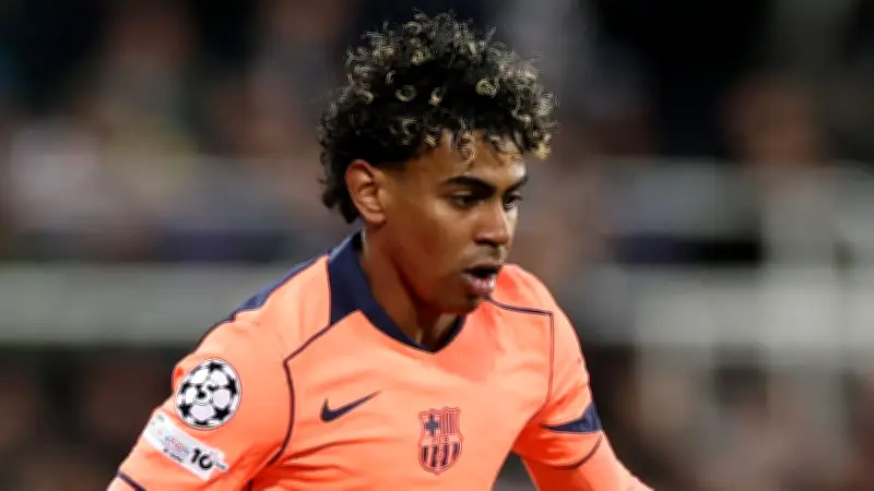 يامال يعلن دعمه للابورتا في انتخابات برشلونة رغم خلافه مع زملائه