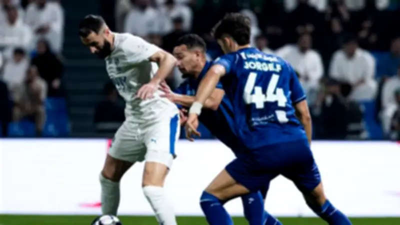 الهلال يتعادل سلبيًا مع الفتح في الشوط الأول من الدوري السعودي