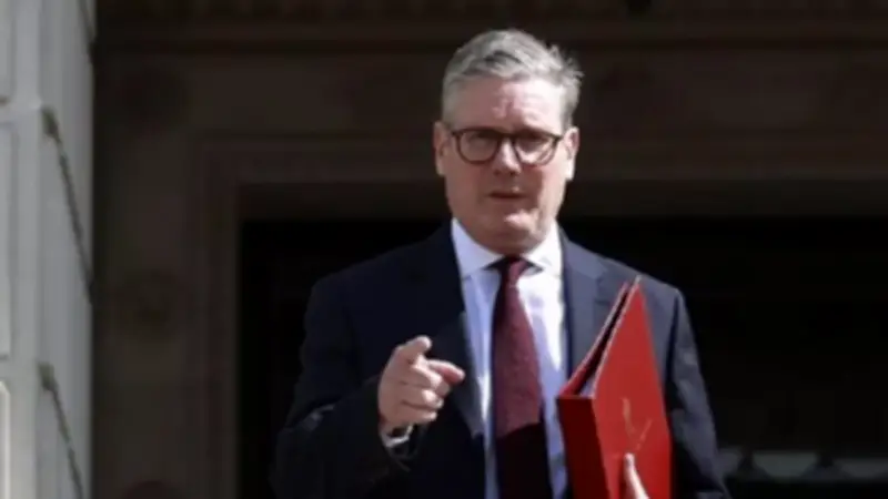 رويترز: رئيس الوزراء البريطاني قد يرسل آلاف الطائرات المسيرة إلى الشرق الأوسط