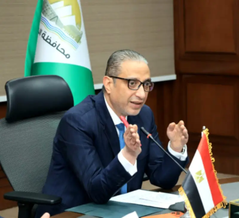 محافظ الجيزة يشن جولة ليلية مفاجئة للتحقق من نظافة الشوارع والإشغالات