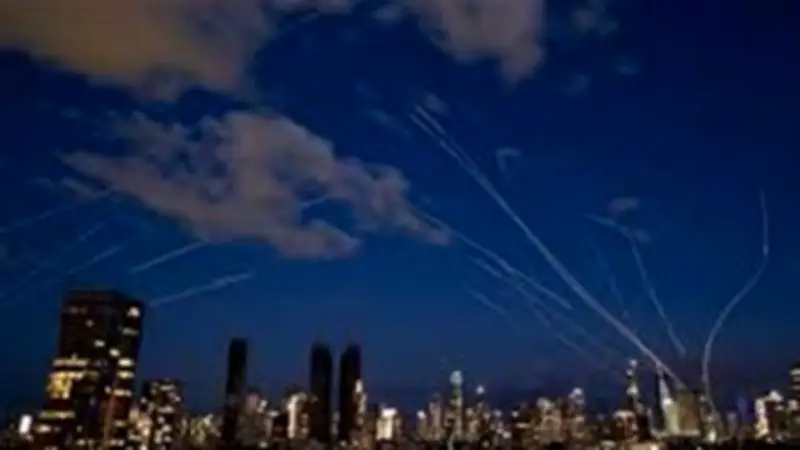 الجيش الإسرائيلي يعلن رصد صواريخ إيرانية ويشن عمليات اعتراض في مناطق متعددة