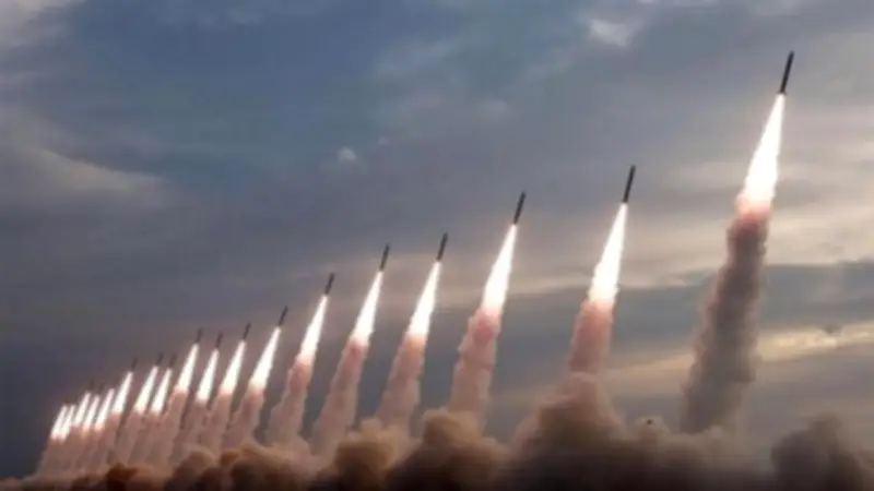 صفارات الإنذار تدوي في إسرائيل بعد إطلاق صواريخ متزامنة من إيران ولبنان