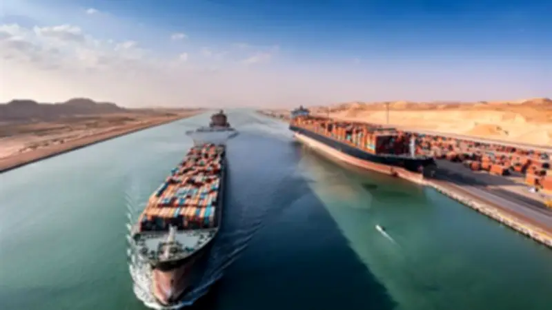 رئيس قناة السويس يؤكد استمرار الخدمات الملاحية رغم تداعيات الحرب في الشرق الأوسط