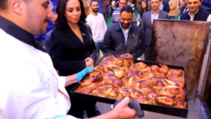 وزيرة التضامن تشارك شباب المتطوعين في إعداد وجبات الإفطار بمبادرة مائدة