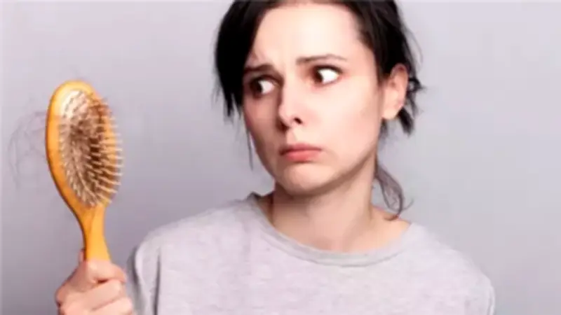 استعدادًا لعيد الفطر: وصفات طبيعية فعّالة لعلاج تساقط الشعر الناتج عن إجهاد رمضان