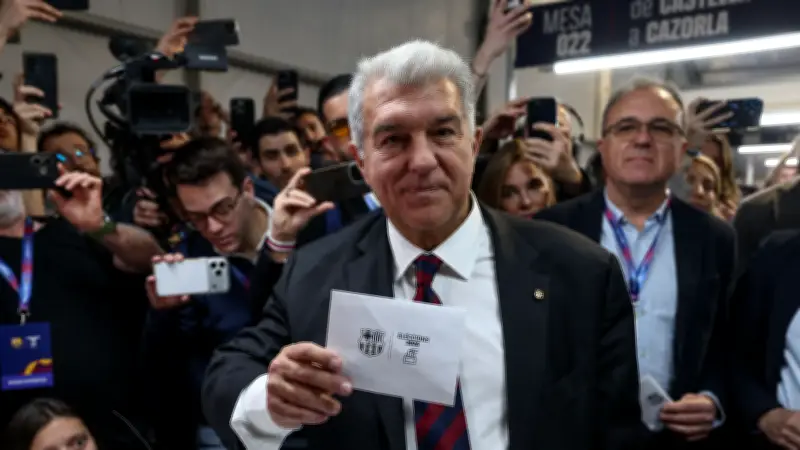 لقطات طريفة تجمع لابورتا وفونت في انتخابات برشلونة وسط مشاركة جماهيرية عالية